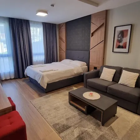 公寓 Lux Tarski San *